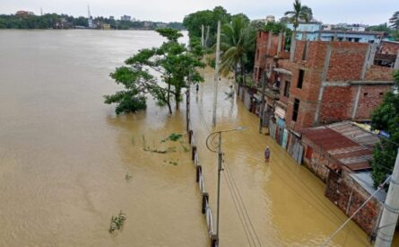 দুর্ভোগ, ভোগান্তি, সংকটে সিলেটের বানভাসিরা